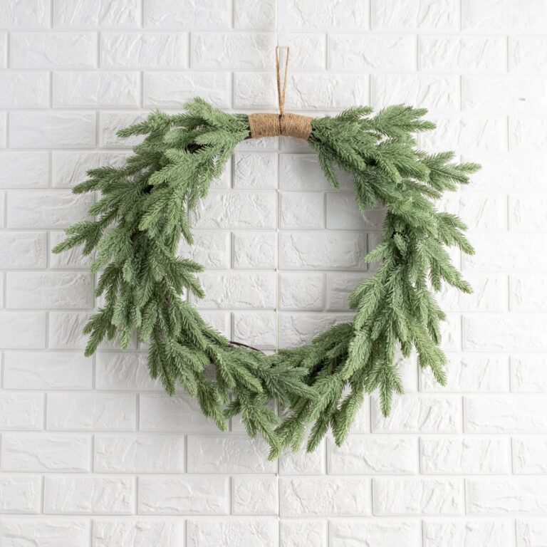 Down Swept Winter Holiday Evergreen Douglass Fir Tree Greens Front Door Wreath with 5 inch
