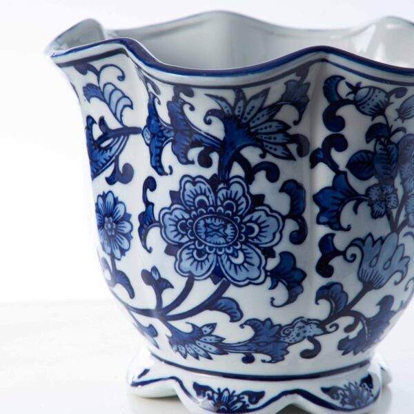 Close-up of leaf foliage texture on this Blue and White Porcelain Chinoiserie Jardiniere Pot